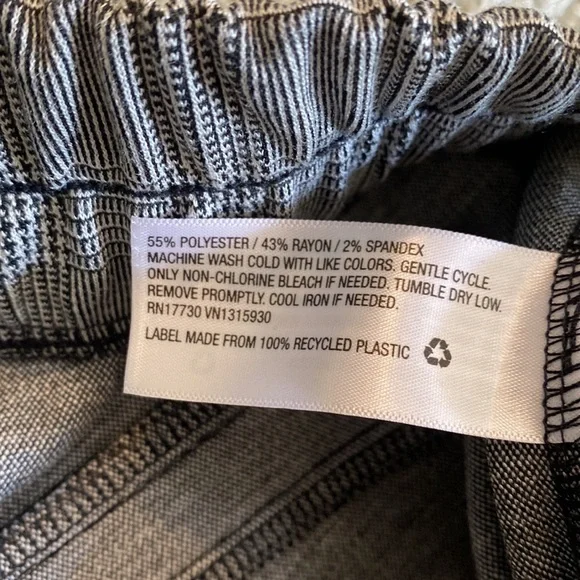 A New Day Women's High-Rise Slim Straight Fit Ankle Pull-On Pants Size Small - Picture 9 of 10